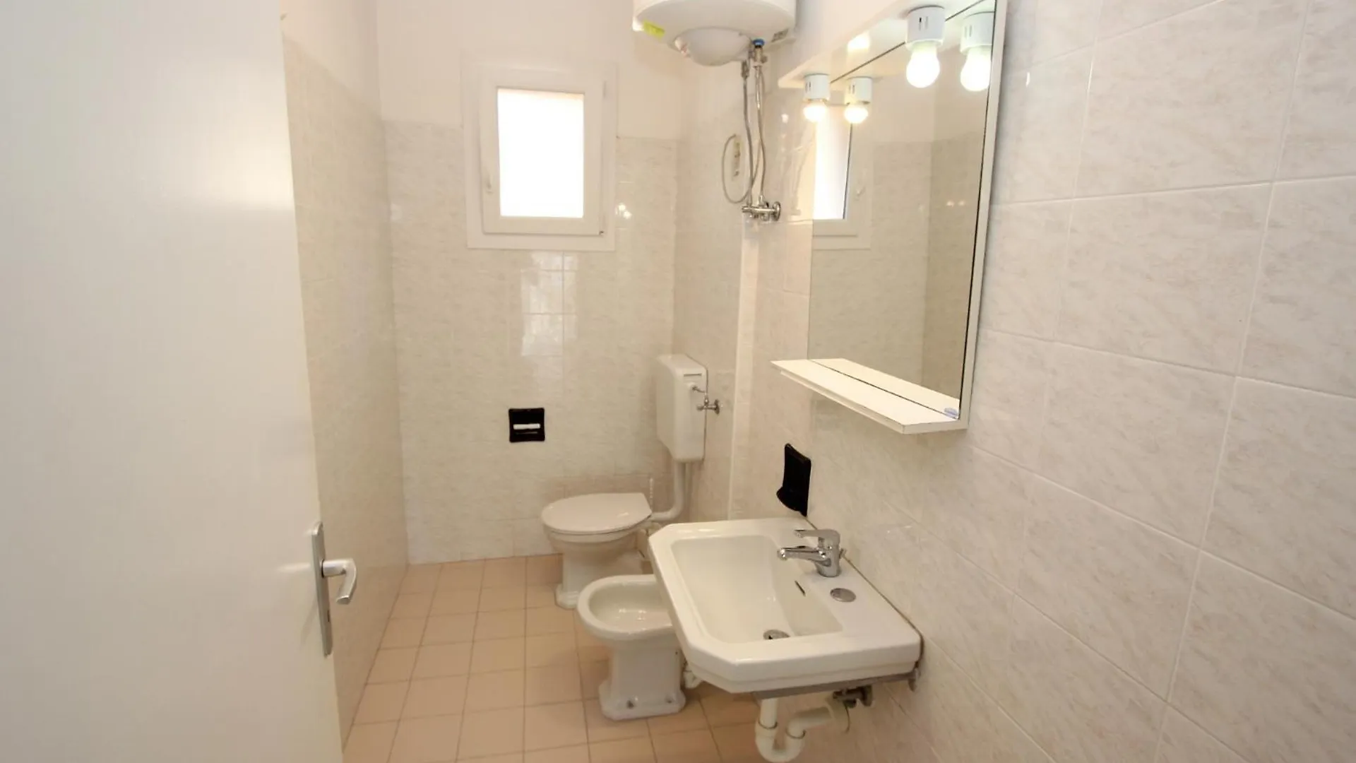 A Calm Escape Close To The Beach - Beahost Bibione Apartment